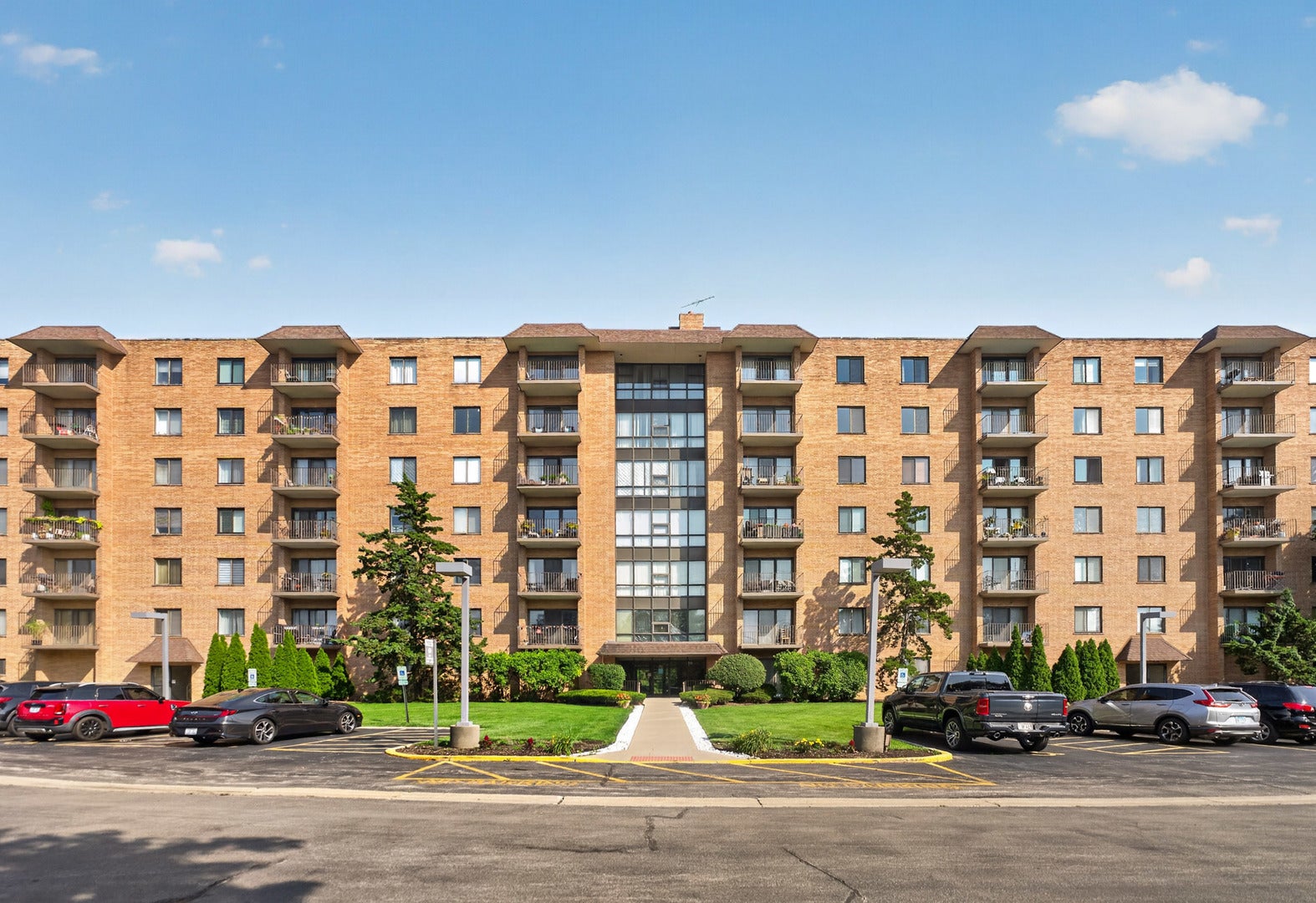 1727 W Crystal Lane 611 — photo