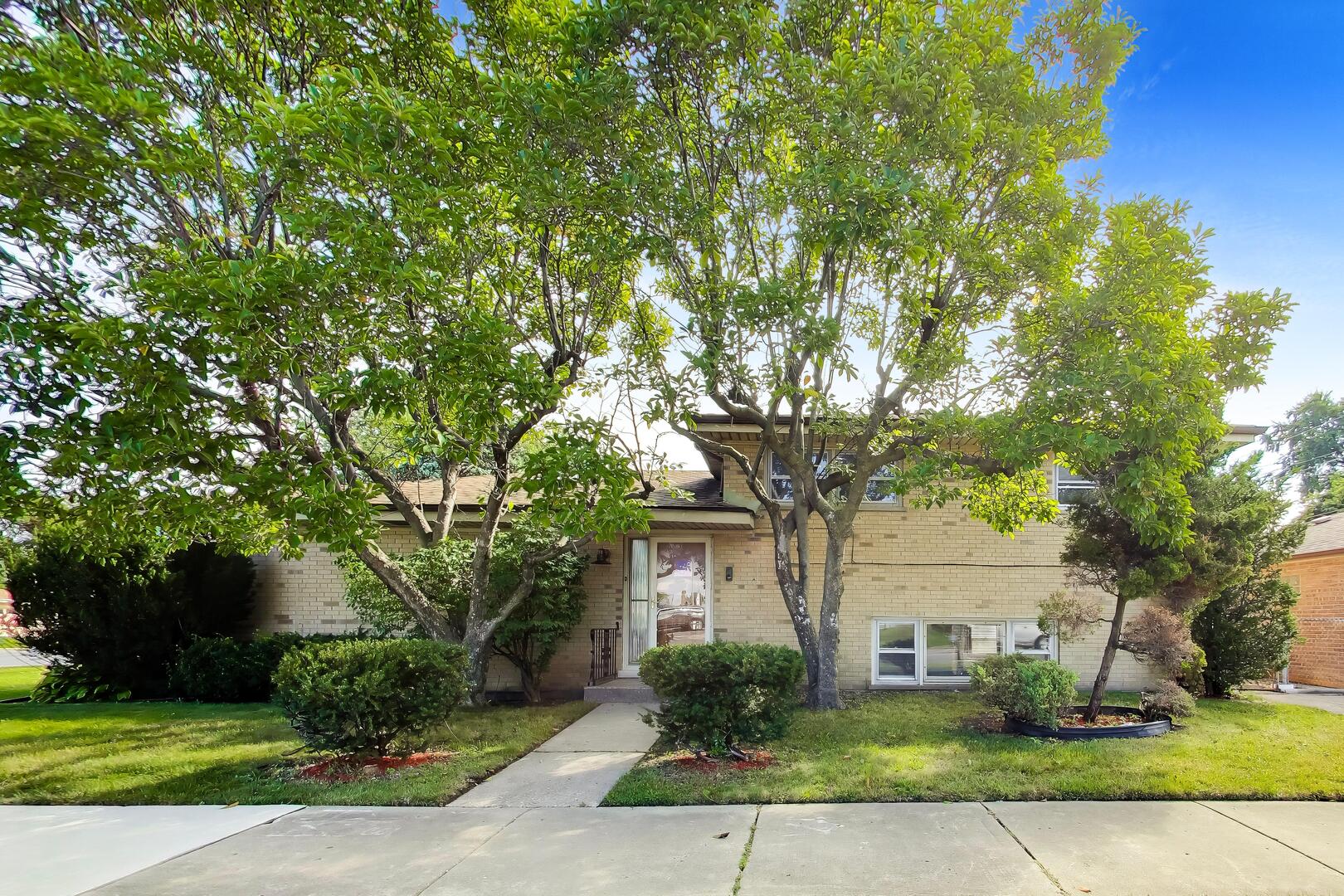 5545 Oakton Street — photo
