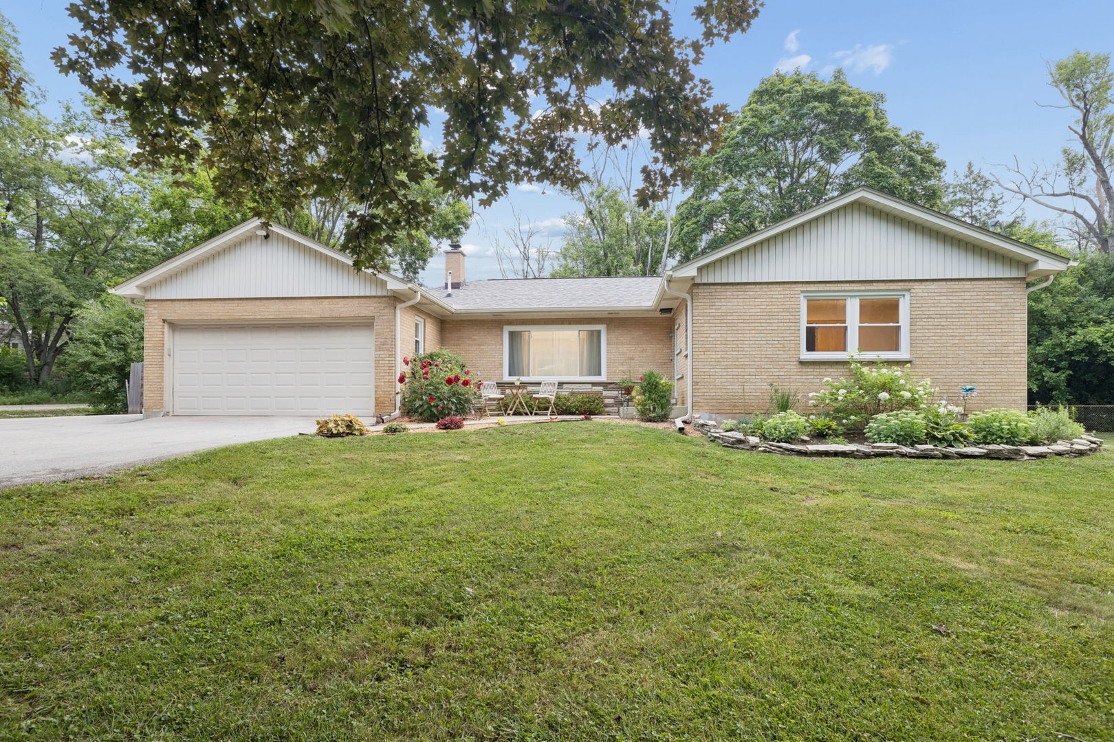 8165 Clarendon Hills Road — photo