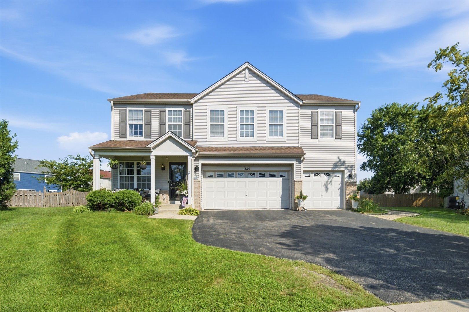 1619 Golden Ridge Drive — photo