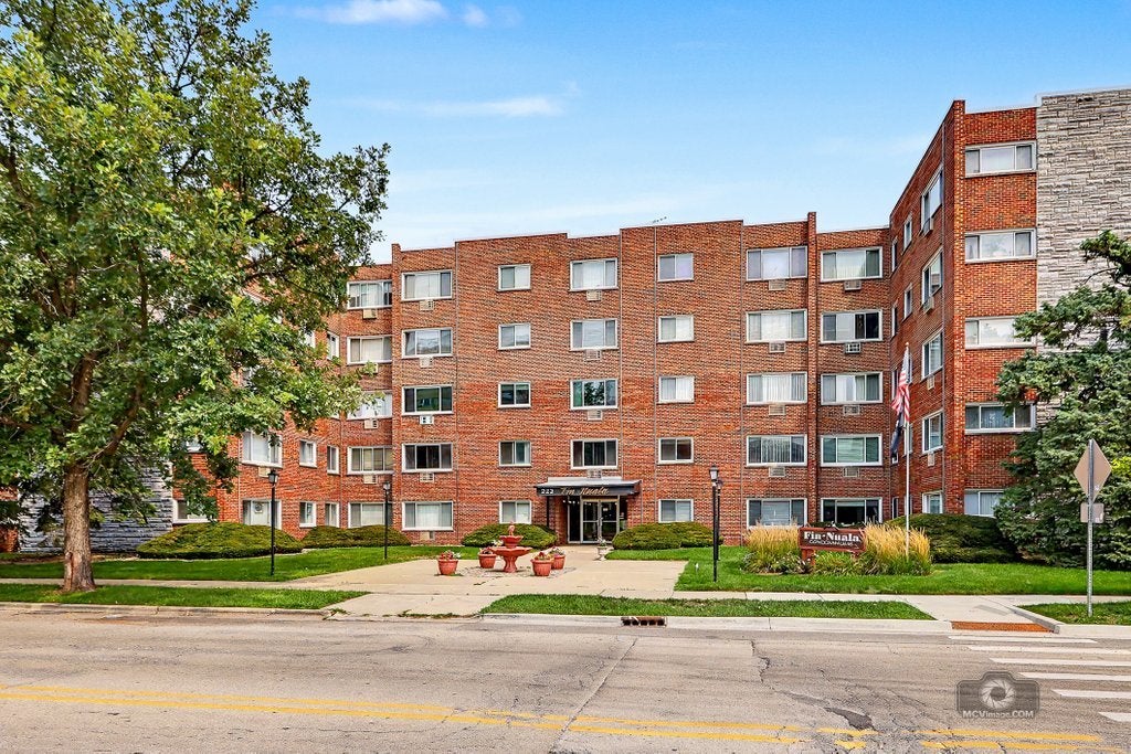222 Madison Street 109 — photo