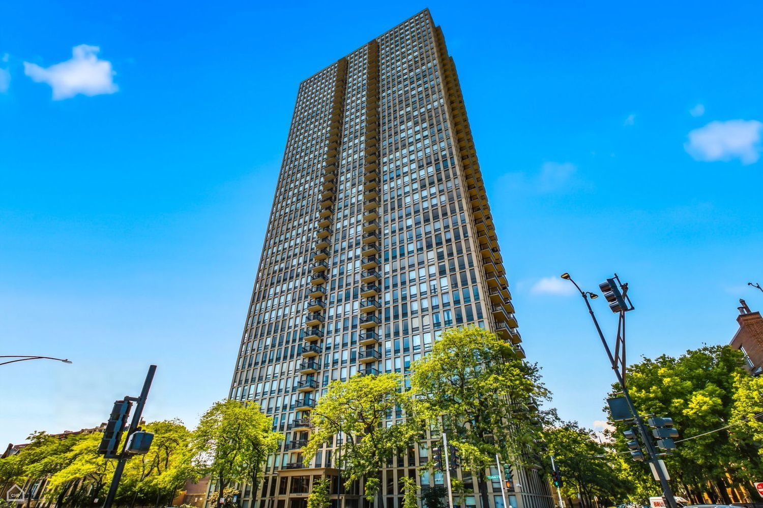 1660 N La Salle Drive 3911 — photo