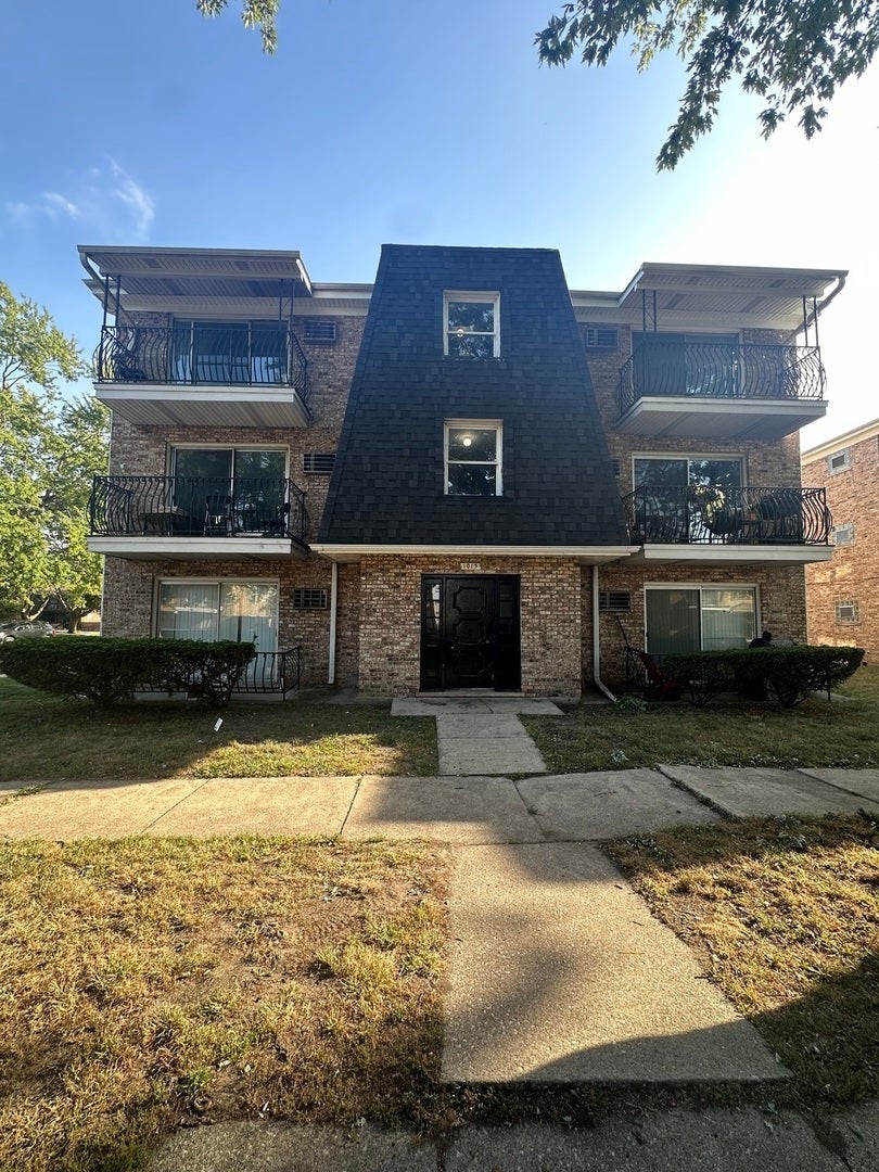 1015 E 150th Place 3E — photo