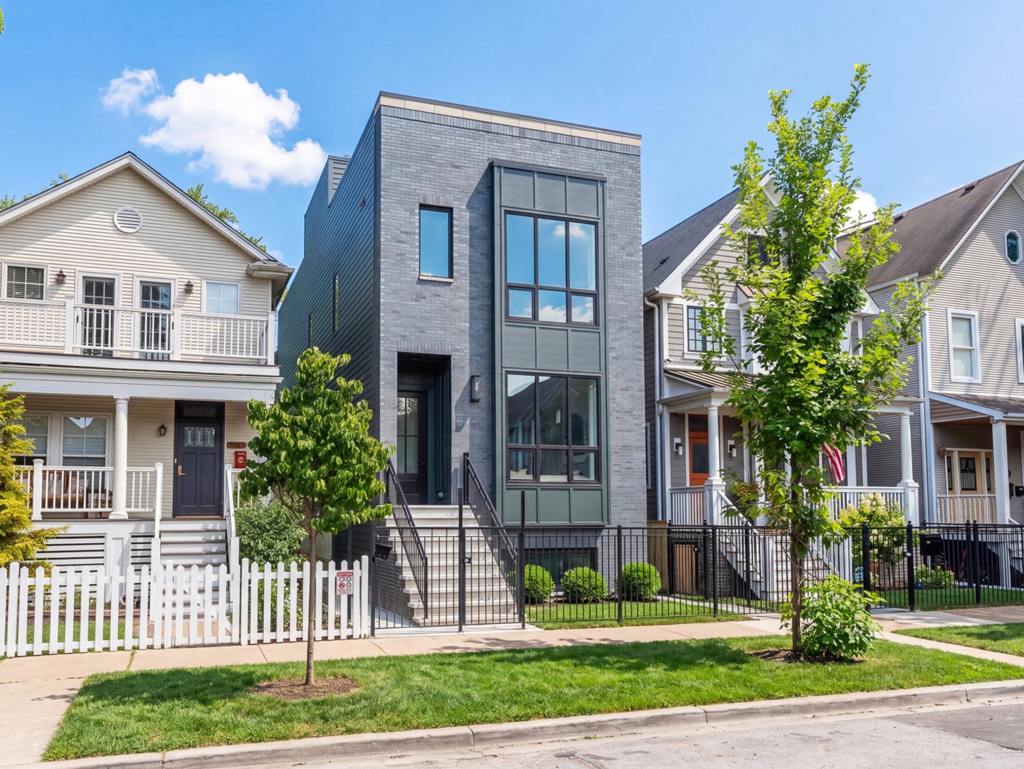 3041 N Leavitt Street — photo
