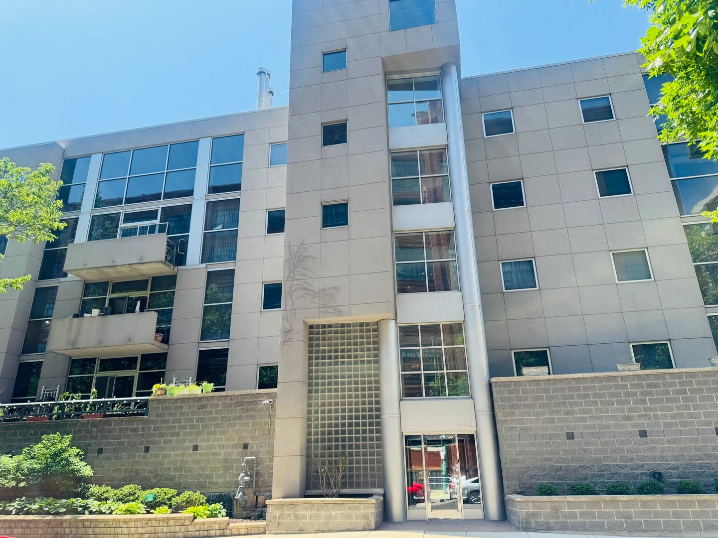 939 W Huron Street 308 — photo