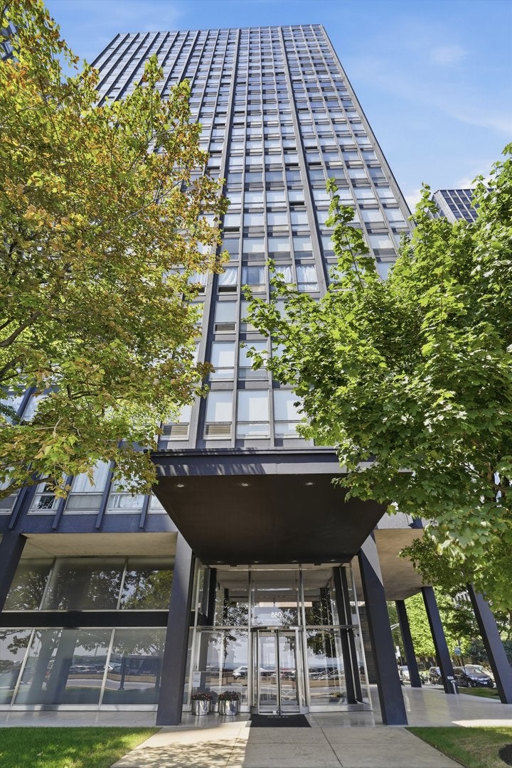880 N Lake Shore Drive 10C — photo