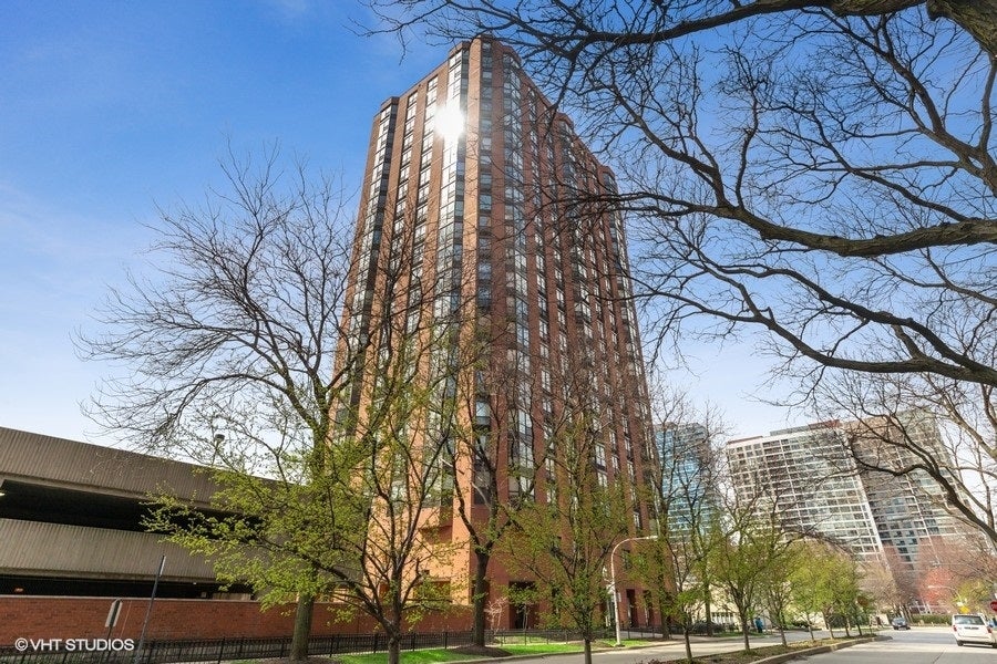 901 S Plymouth Court 1101 — photo