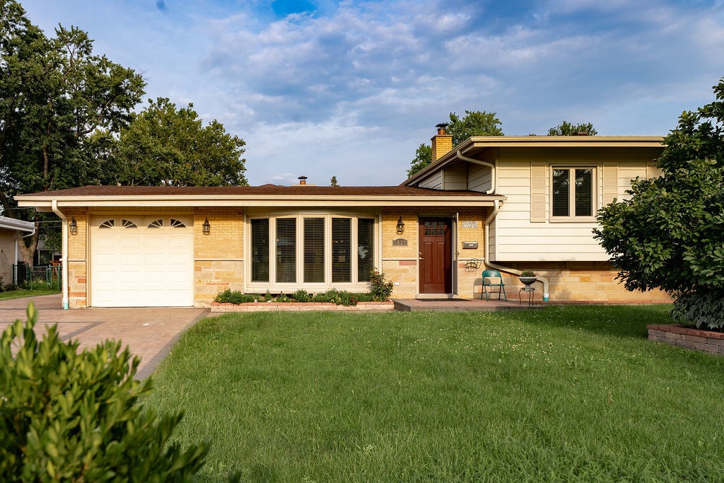 5639 N Manor Lane — photo
