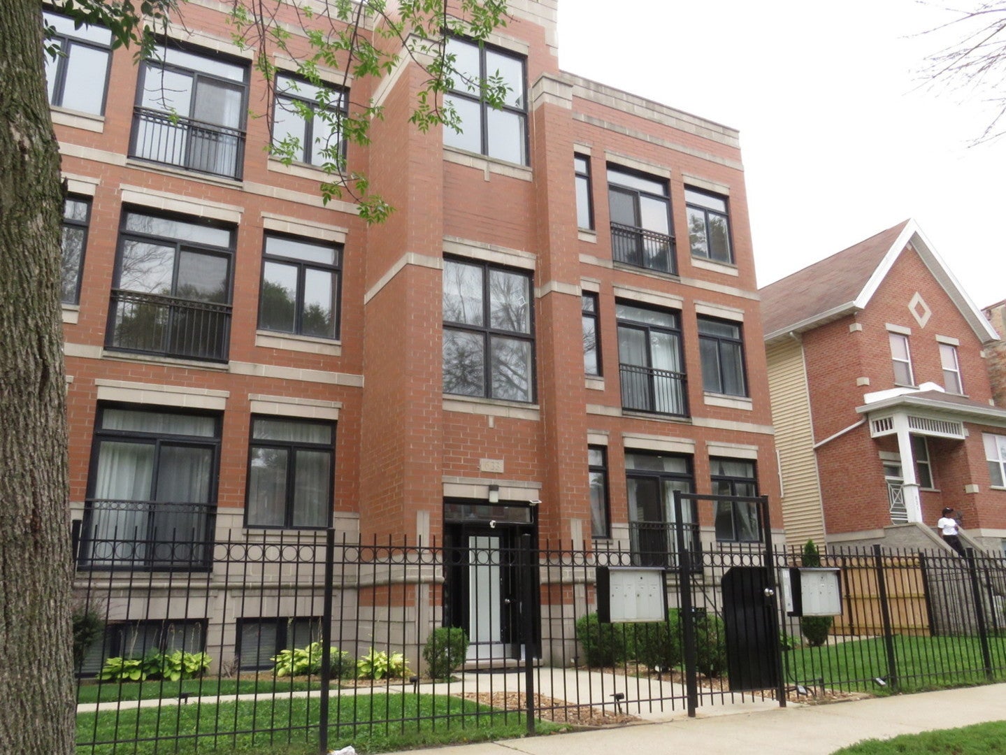 633 E Bowen Avenue 1W — photo