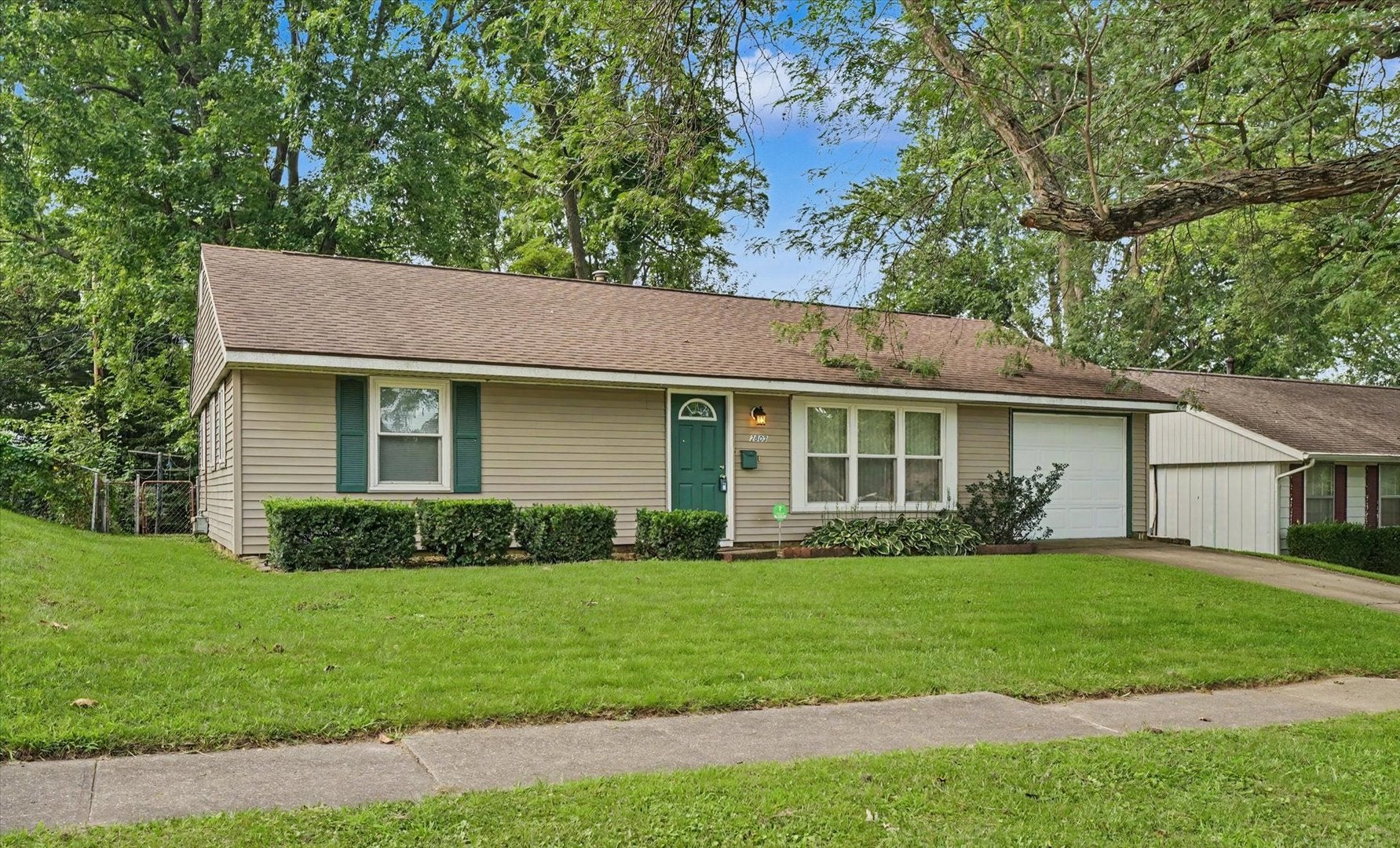 2803 E Illinois Street — photo