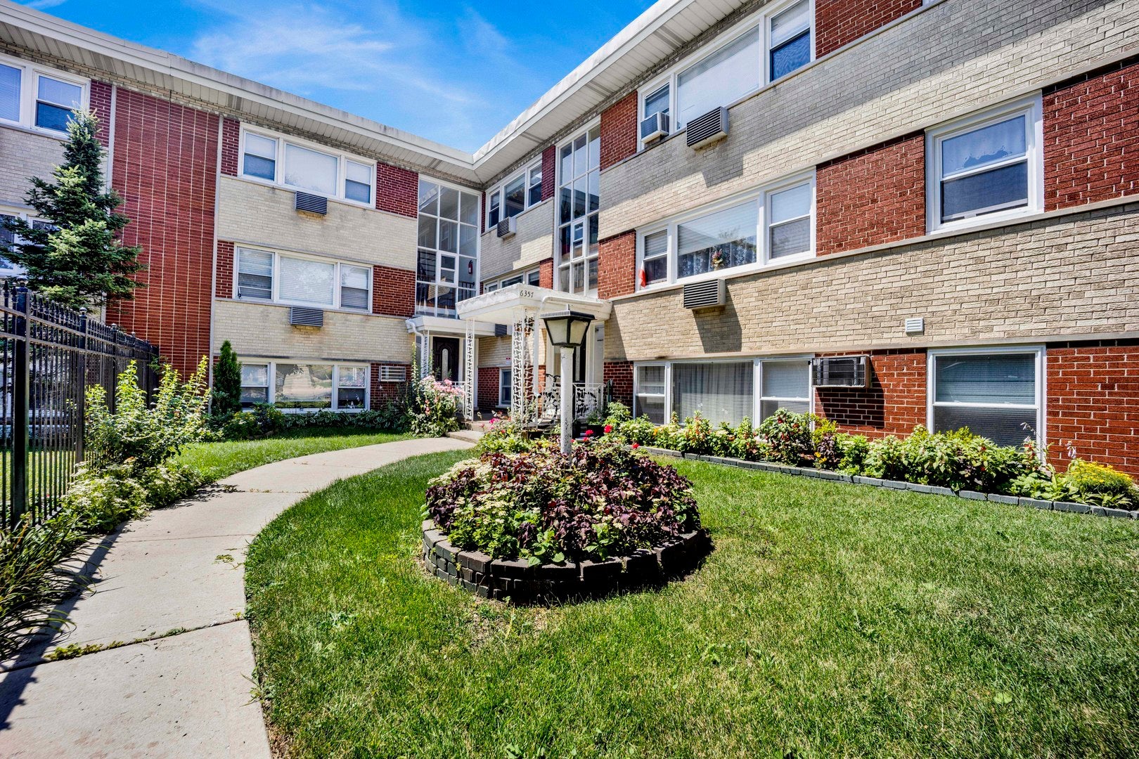 6357 W Addison Street 1Fsw — photo