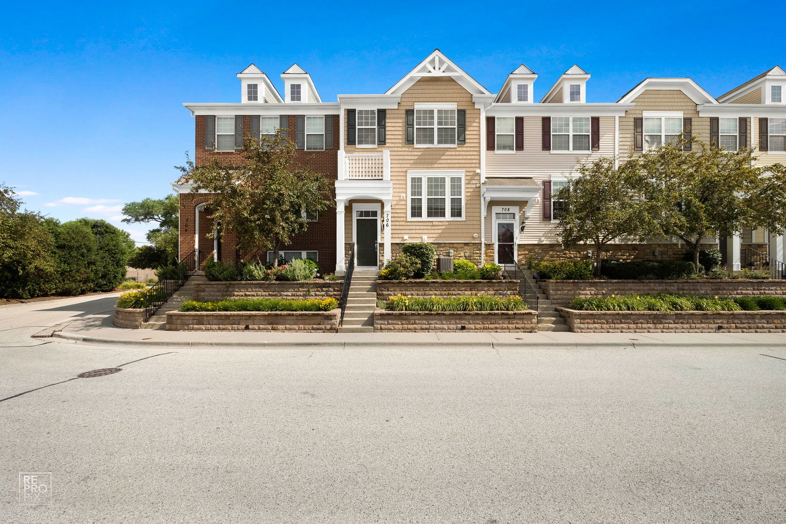 706 E Wing Street — photo