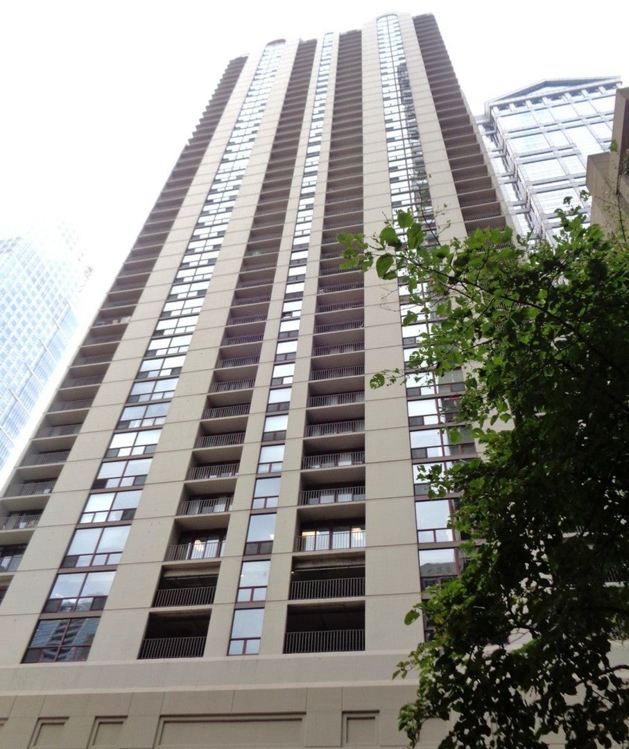 200 N Dearborn Street 1107 — photo