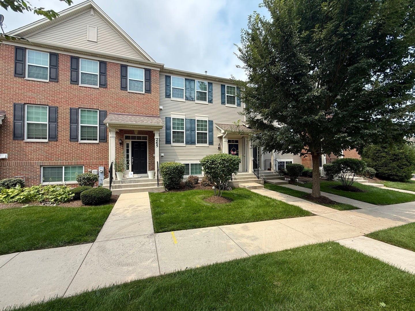 263 Lakeshore Drive — photo
