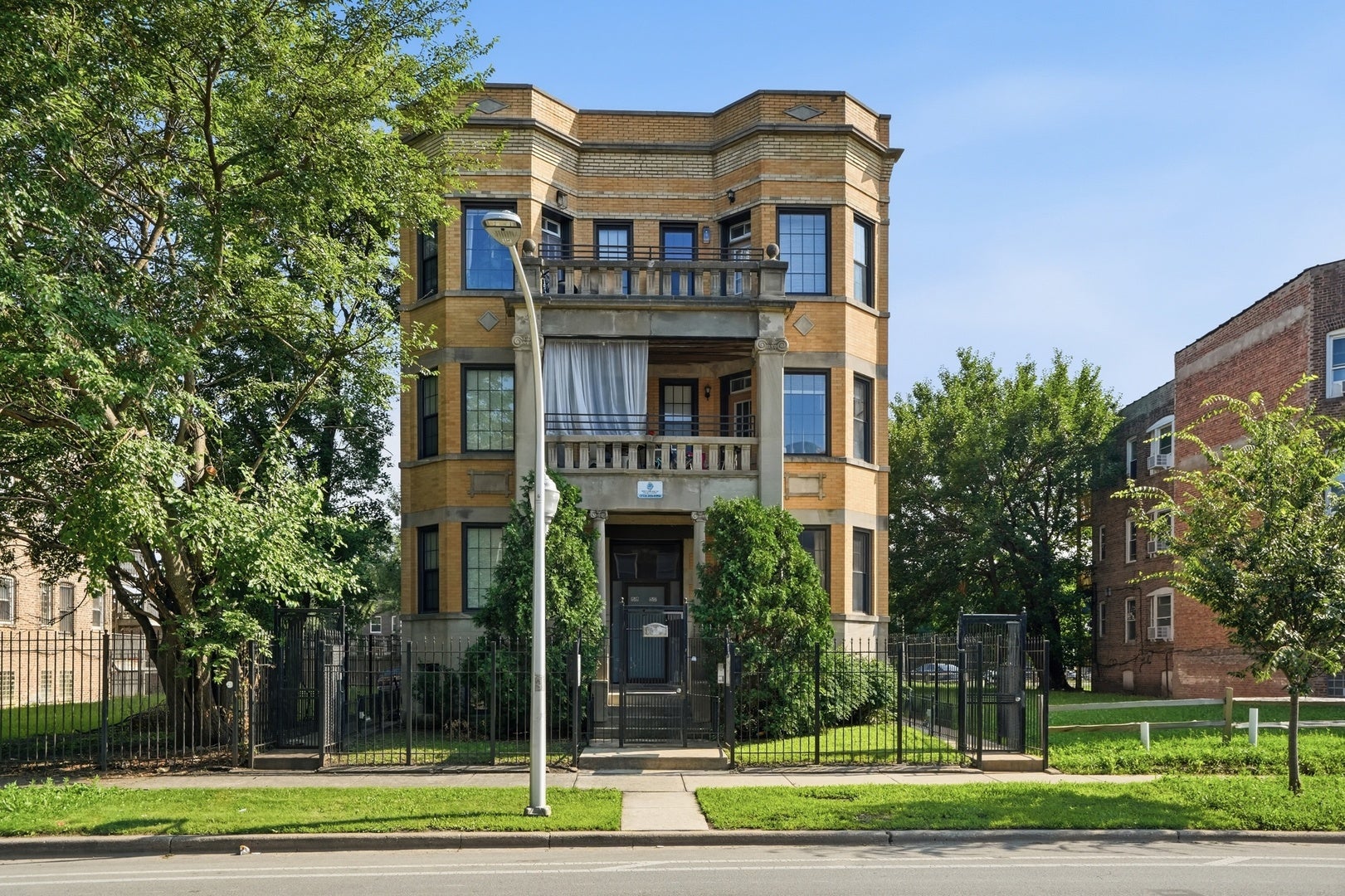 1517 E Marquette Road 2E — photo