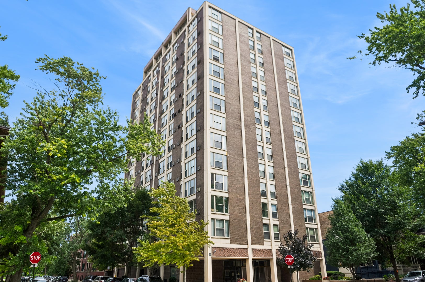 5401 S Hyde Park Boulevard 401 — photo