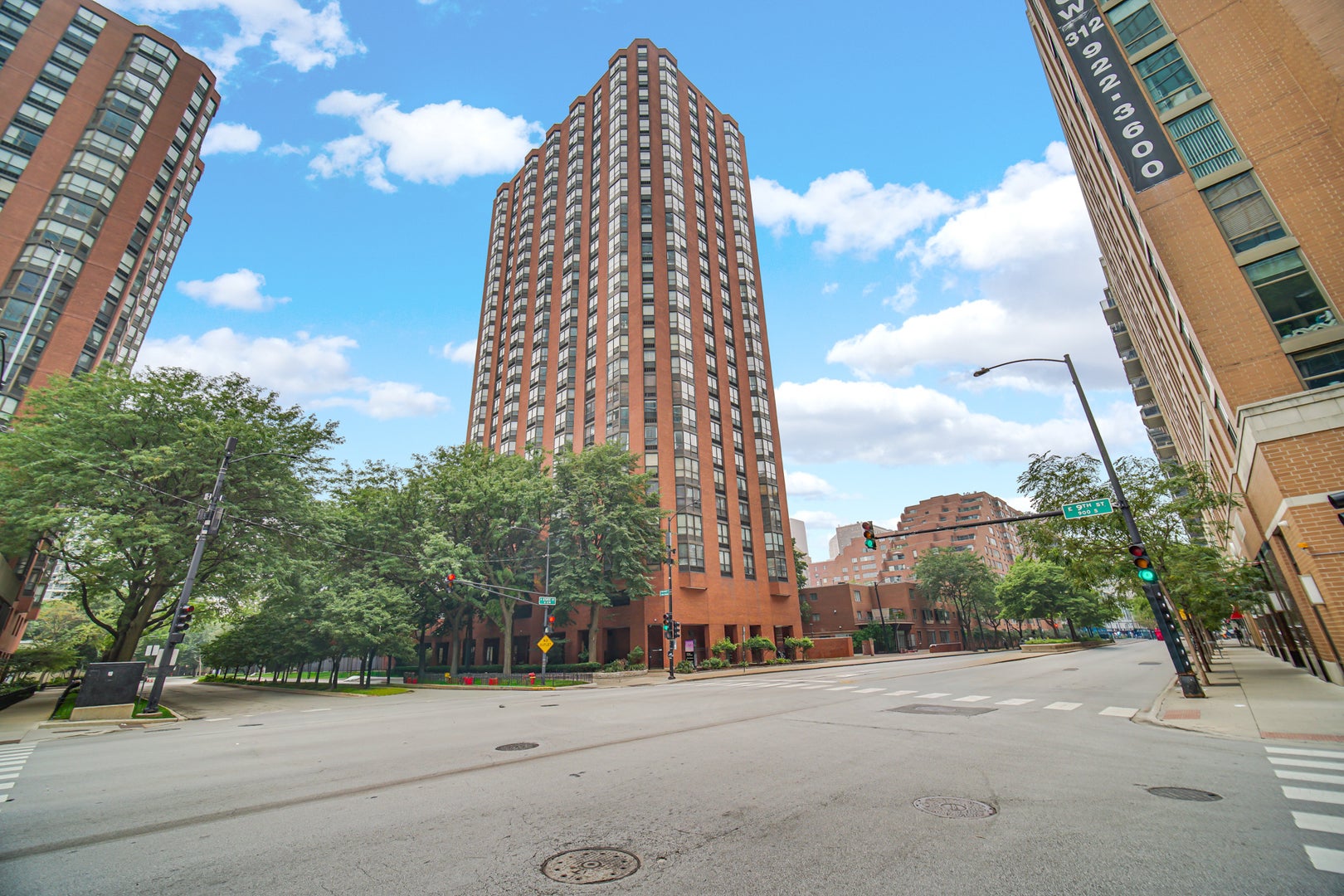 899 S Plymouth Court 1602 — photo
