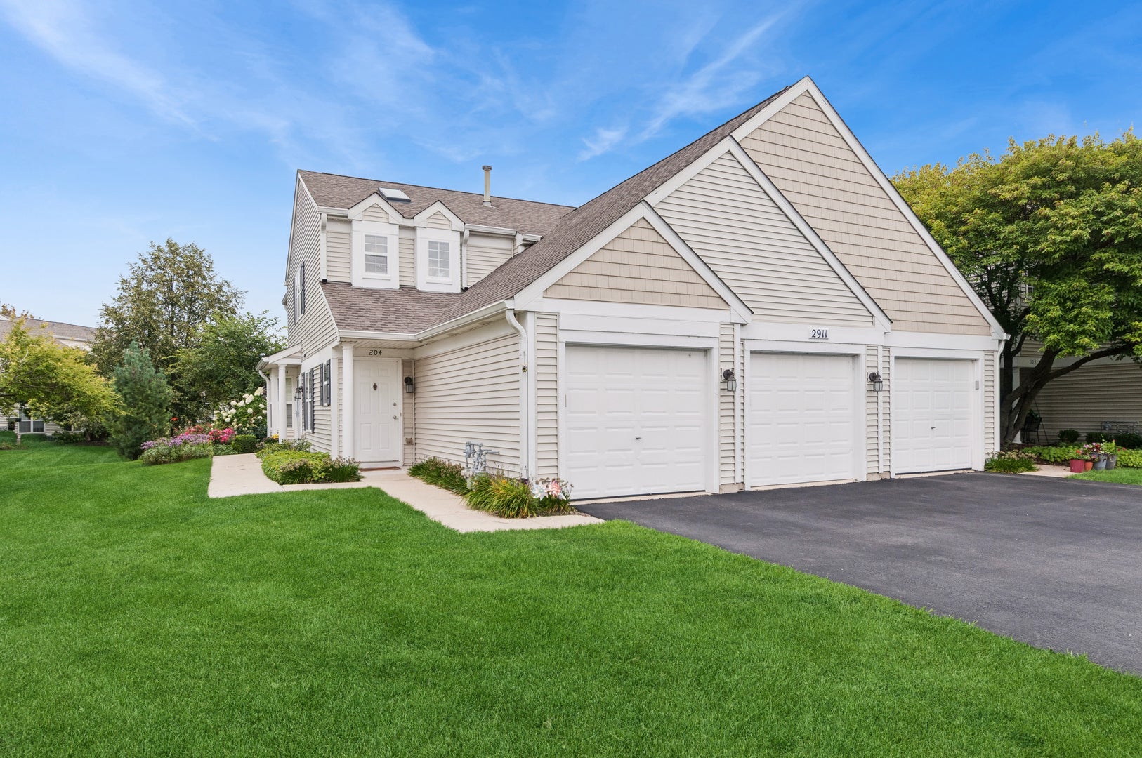 2911 Bartlett Court 104 — photo