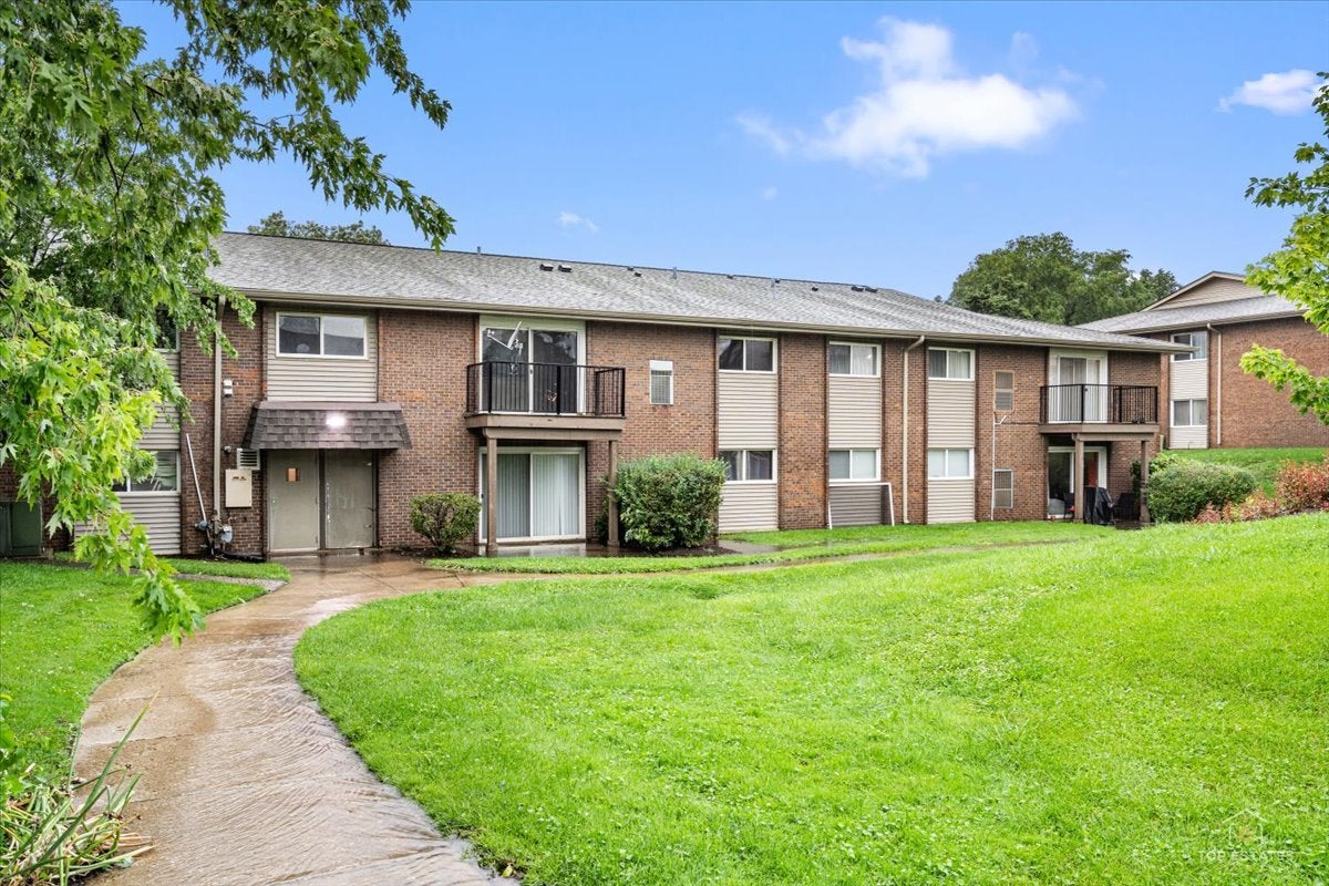 Home in Lisle, IL 60532 — photo 2