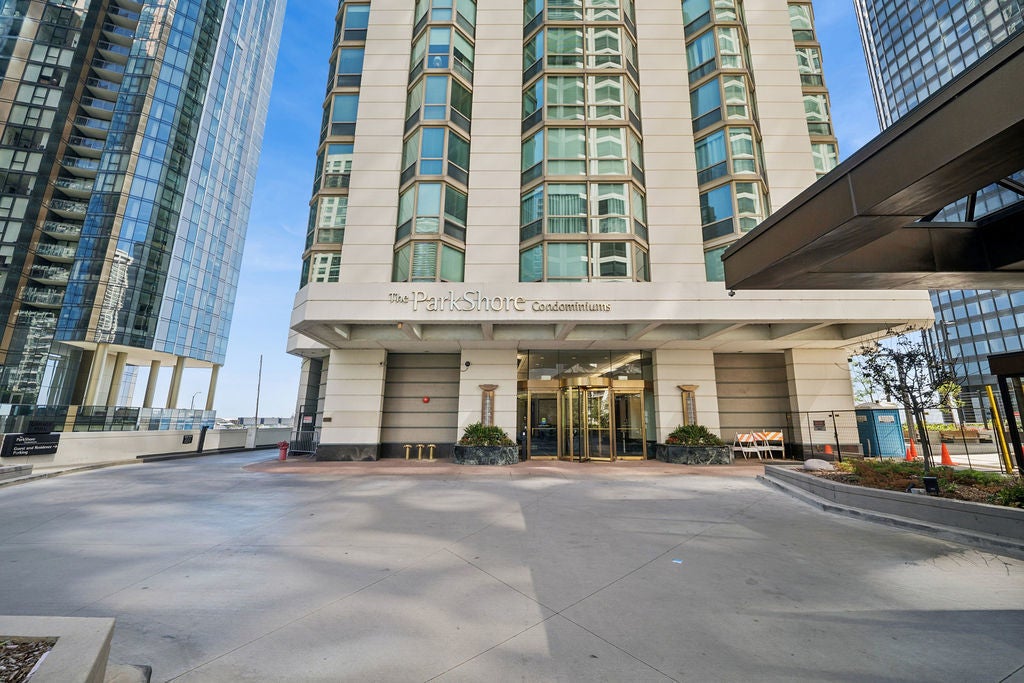 195 N Harbor Drive 4903 — photo