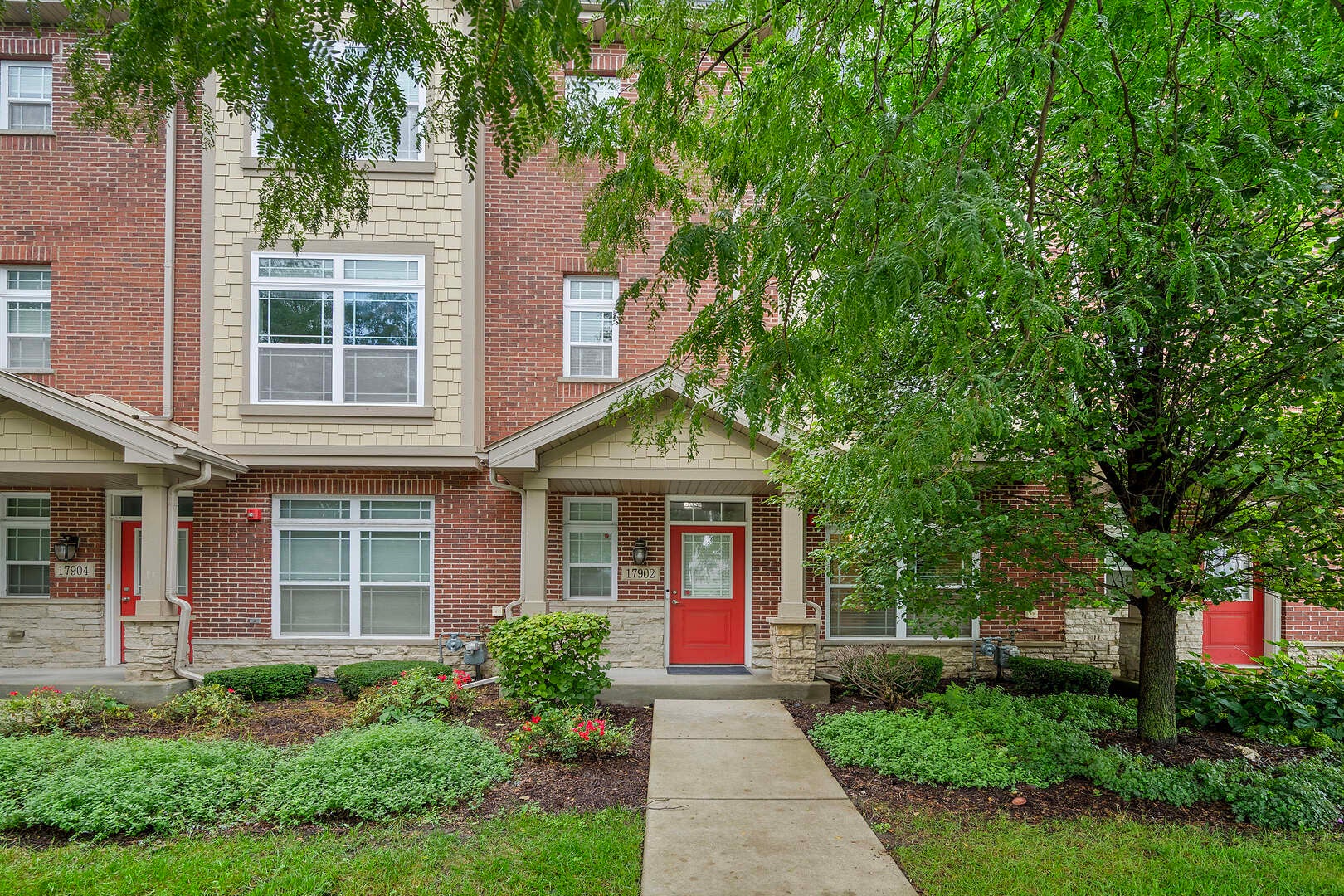 17902 Oak Park Avenue — photo