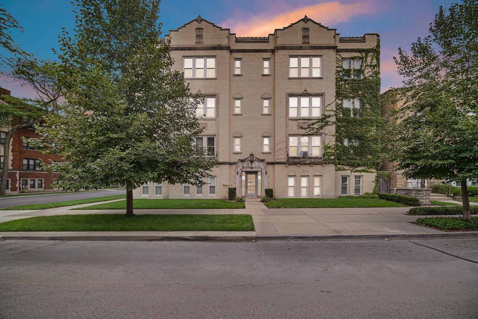 6104 N Rockwell Street 3N — photo