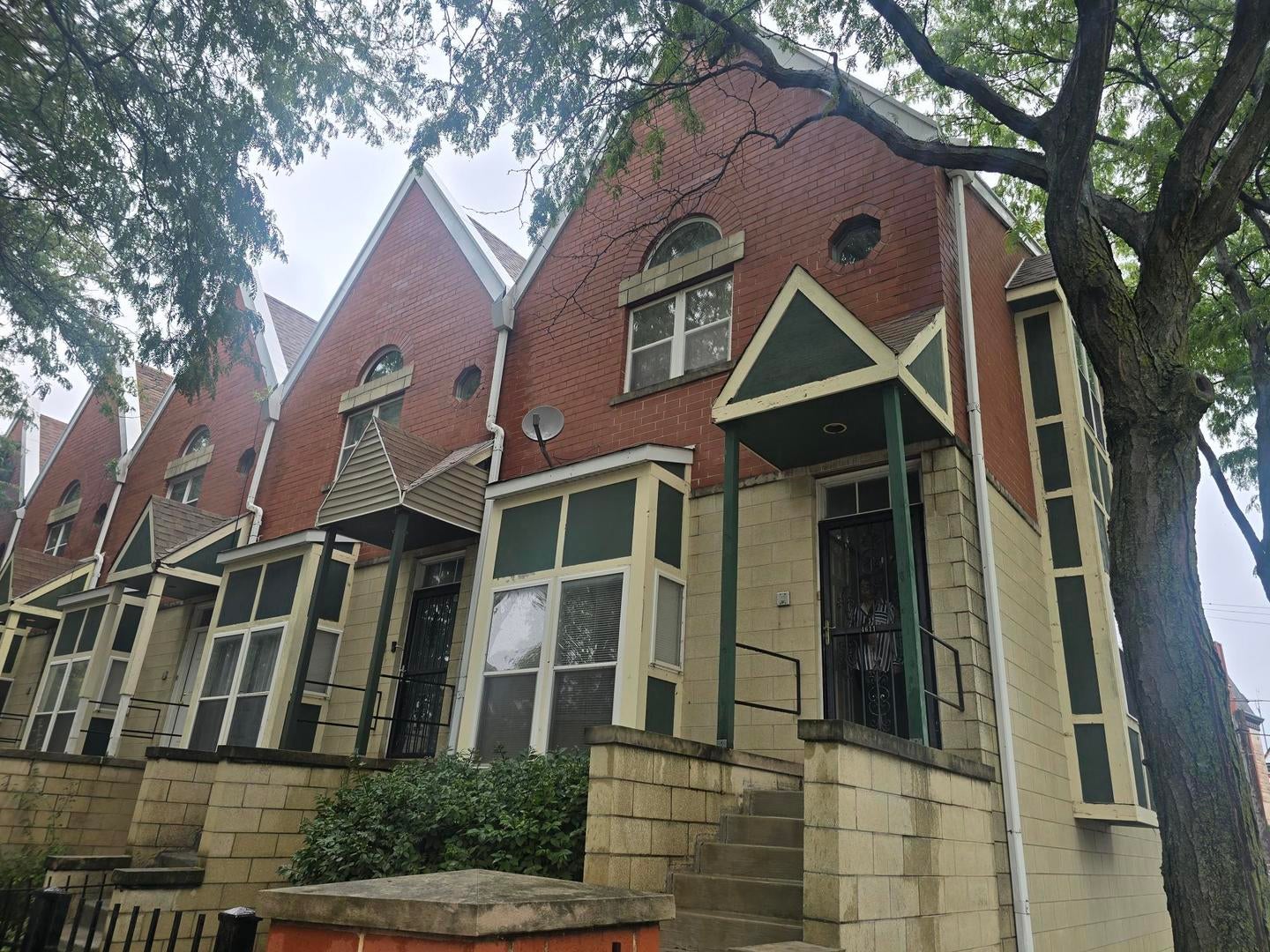 4611 S Lake Park Avenue — photo