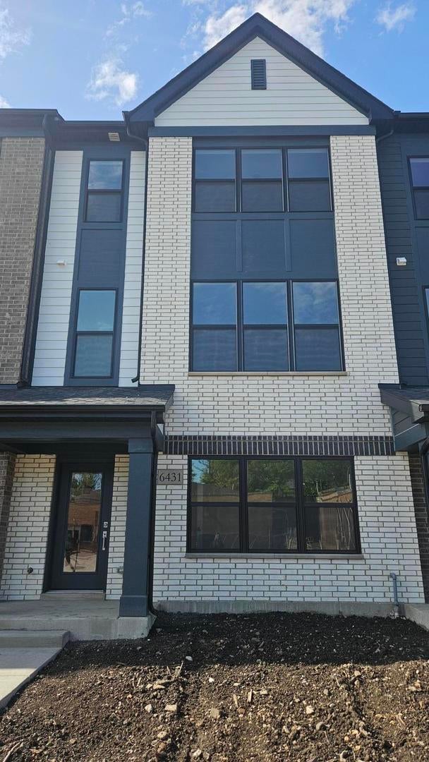 6431 Main Street — photo
