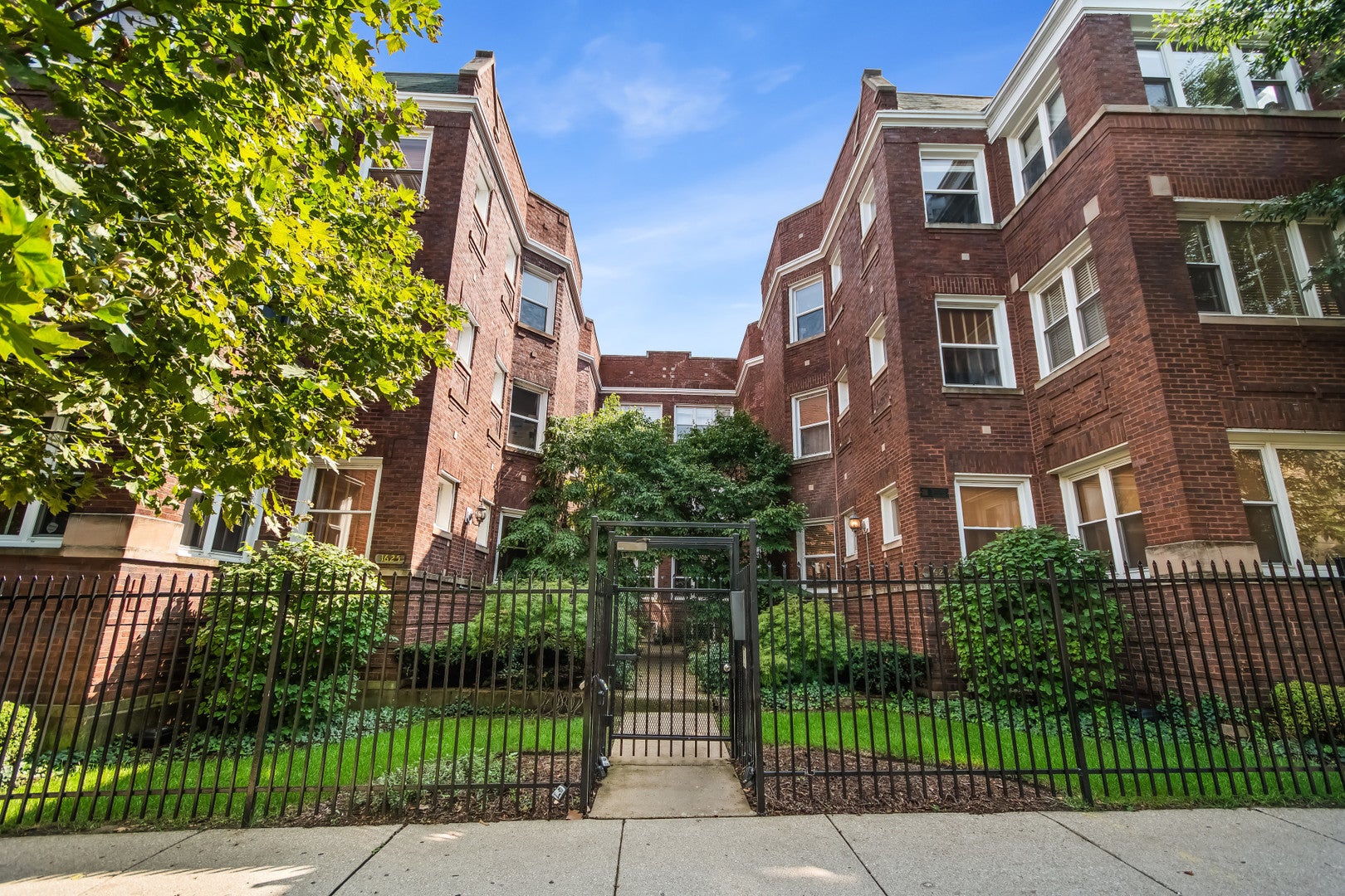 1629 W North Shore Drive 103 — photo