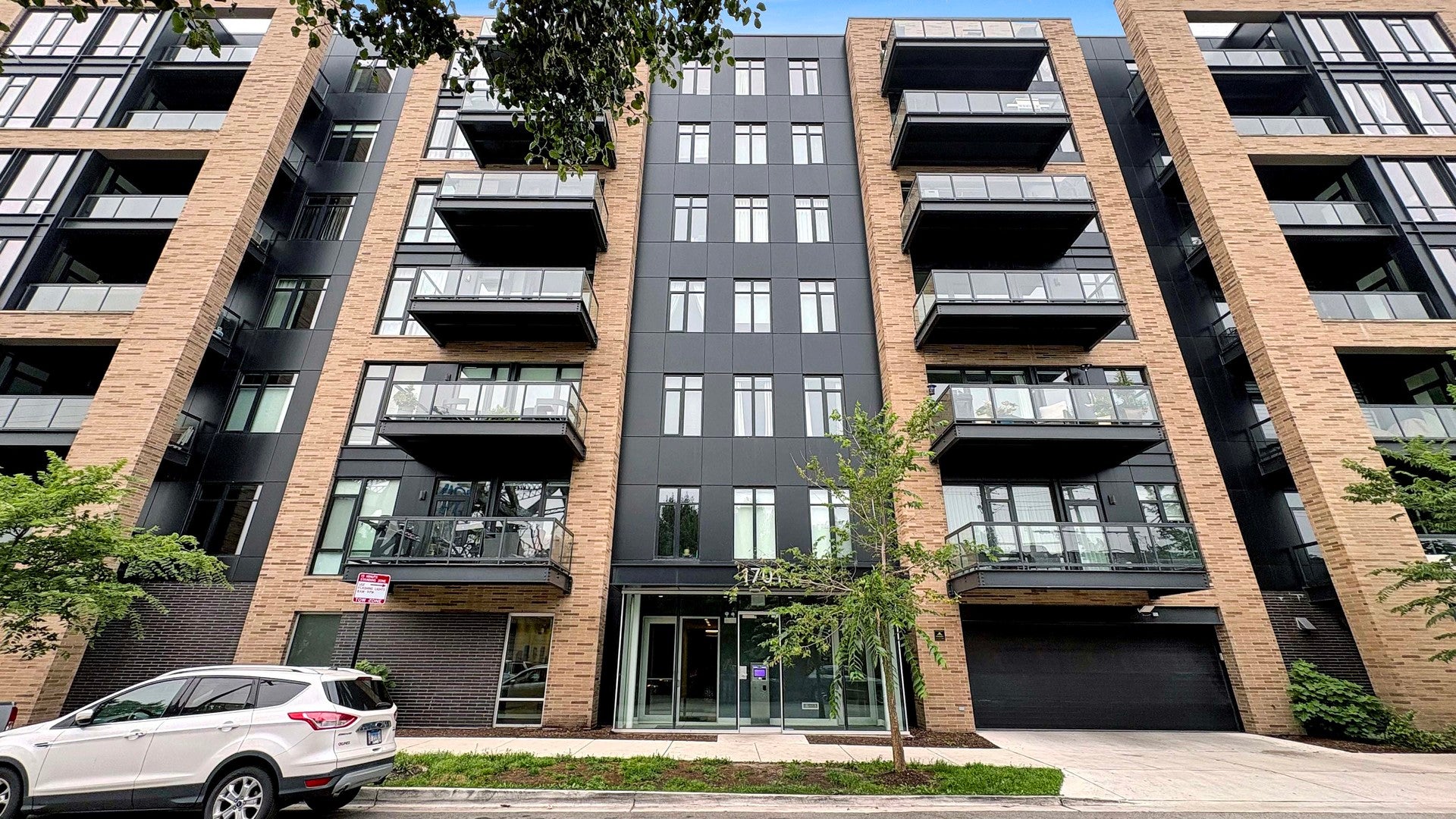1701 W Webster Avenue 205 — photo