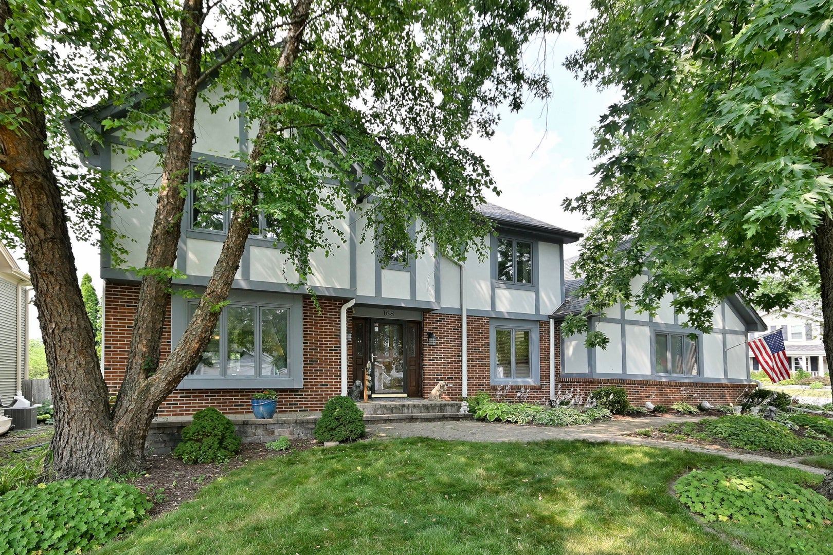 27W168 Chartwell Drive — photo
