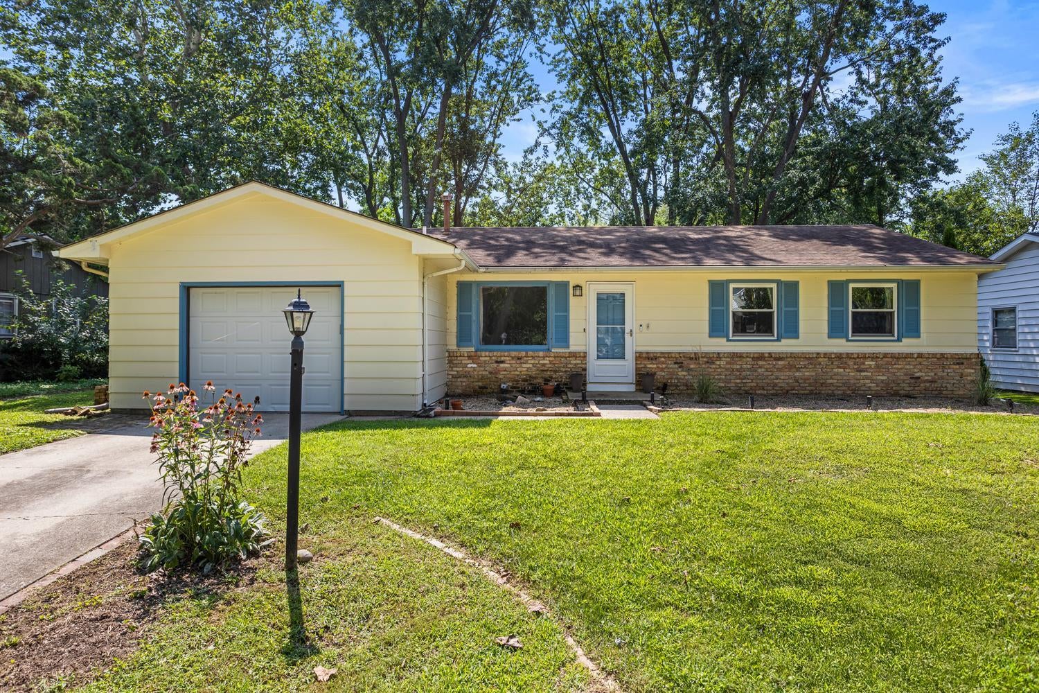 2305 Glenoak Drive — photo