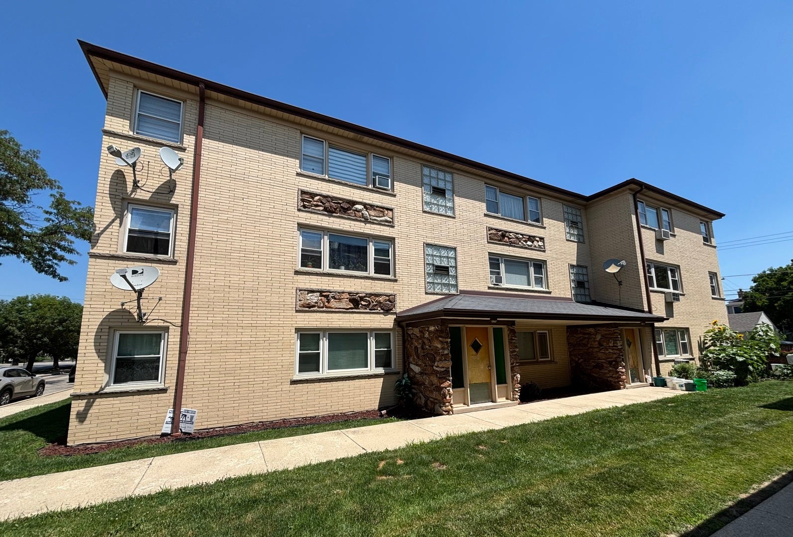 3143 N Nashville Avenue 3E — photo
