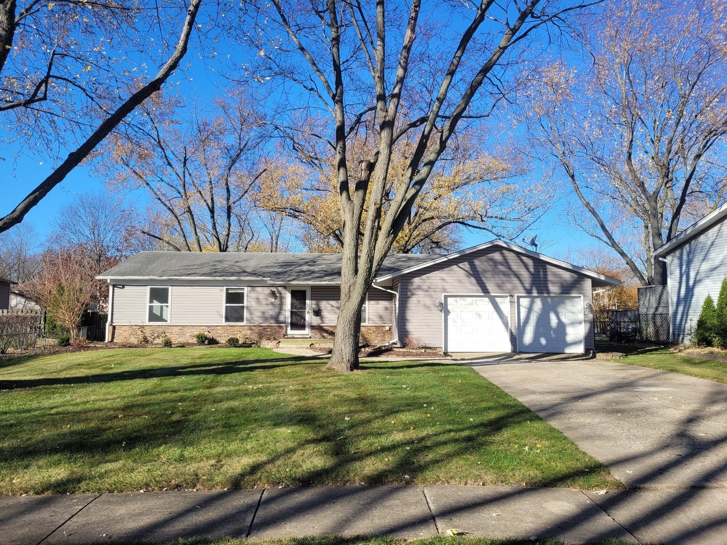364 N Everett Drive — photo