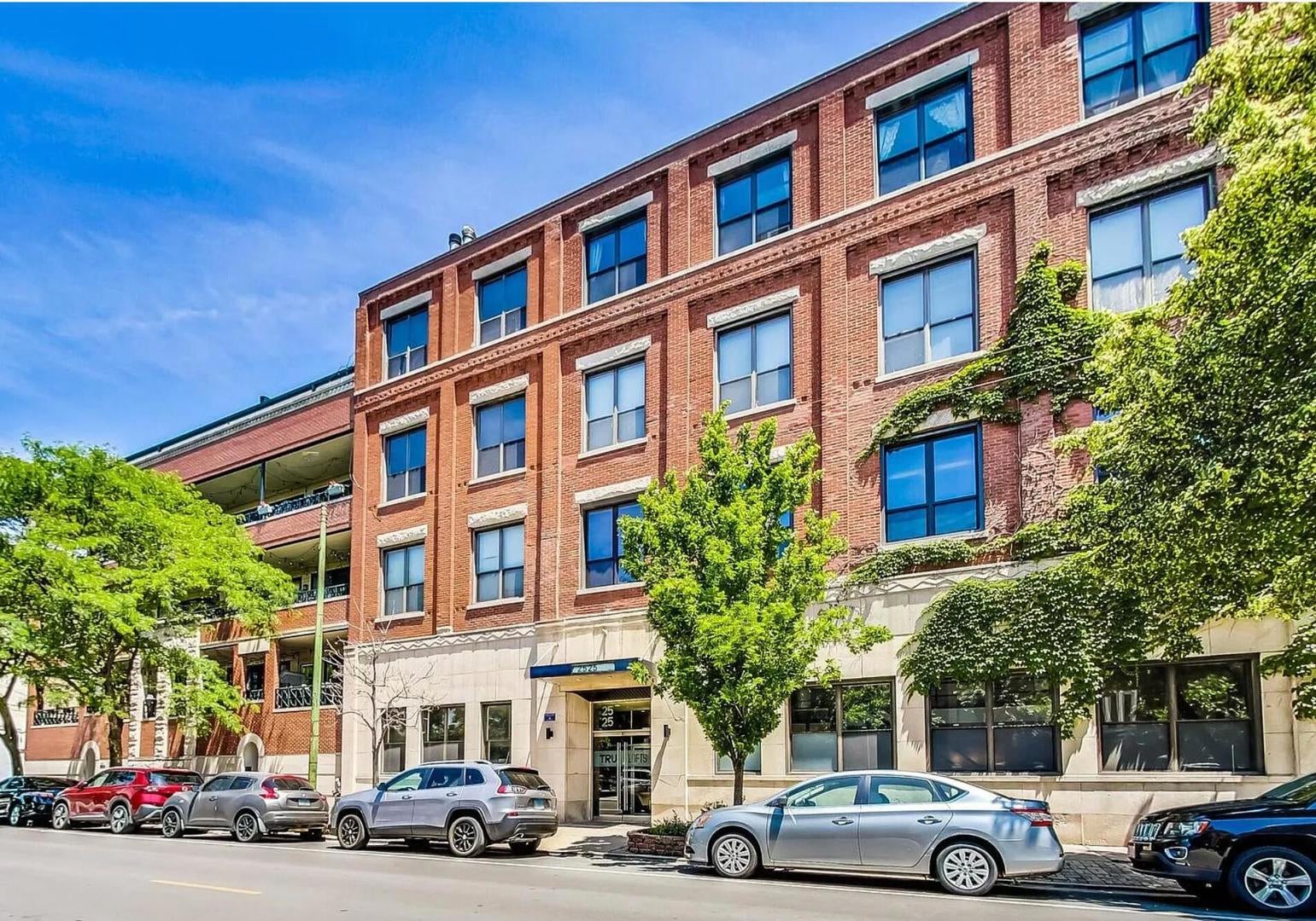 2525 N Sheffield Avenue 3E — photo