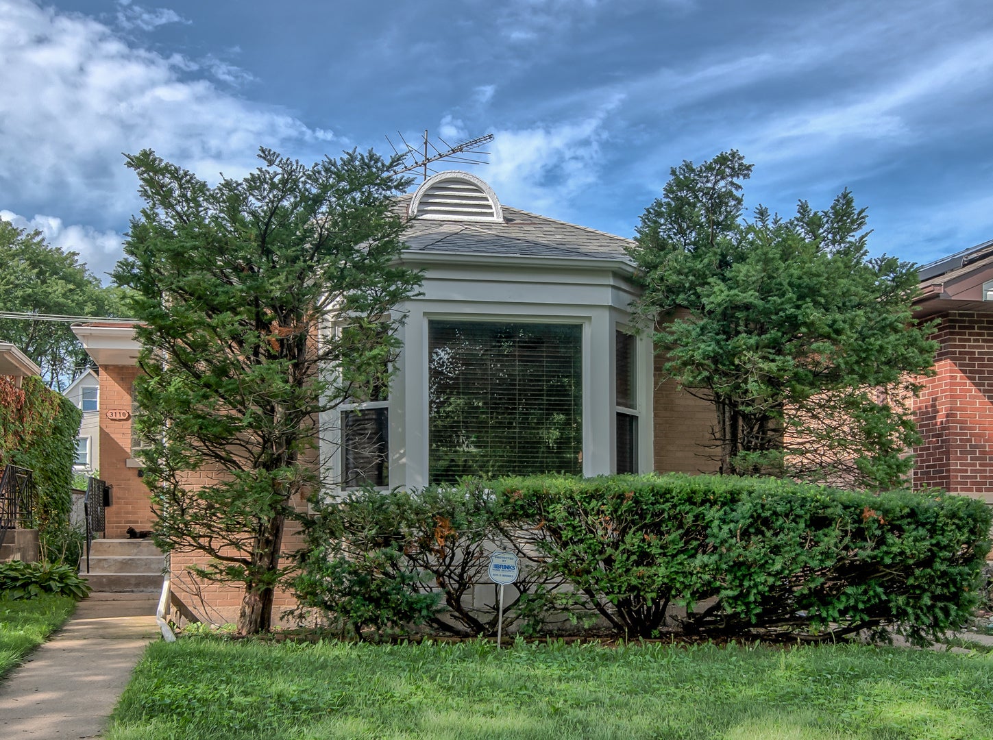 3110 W Jarvis Avenue — photo