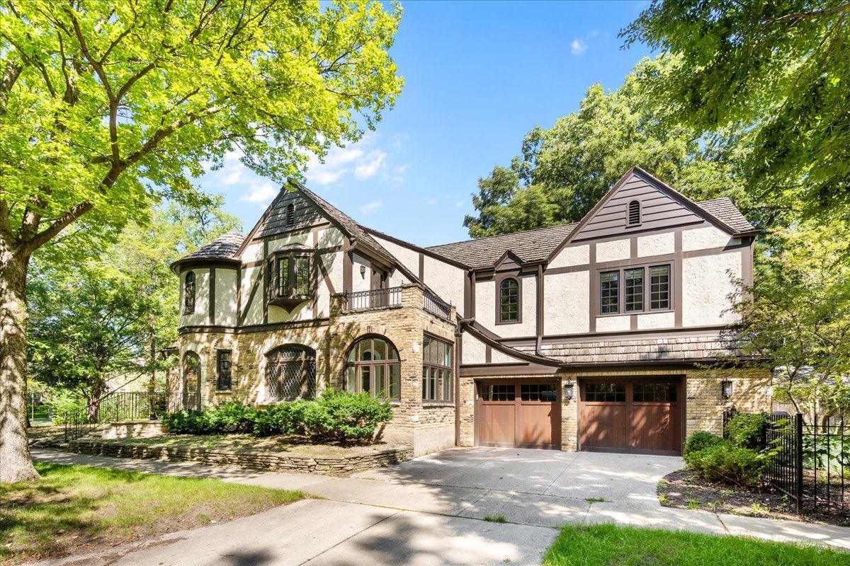 Home in Evanston, IL 60201 — photo 2