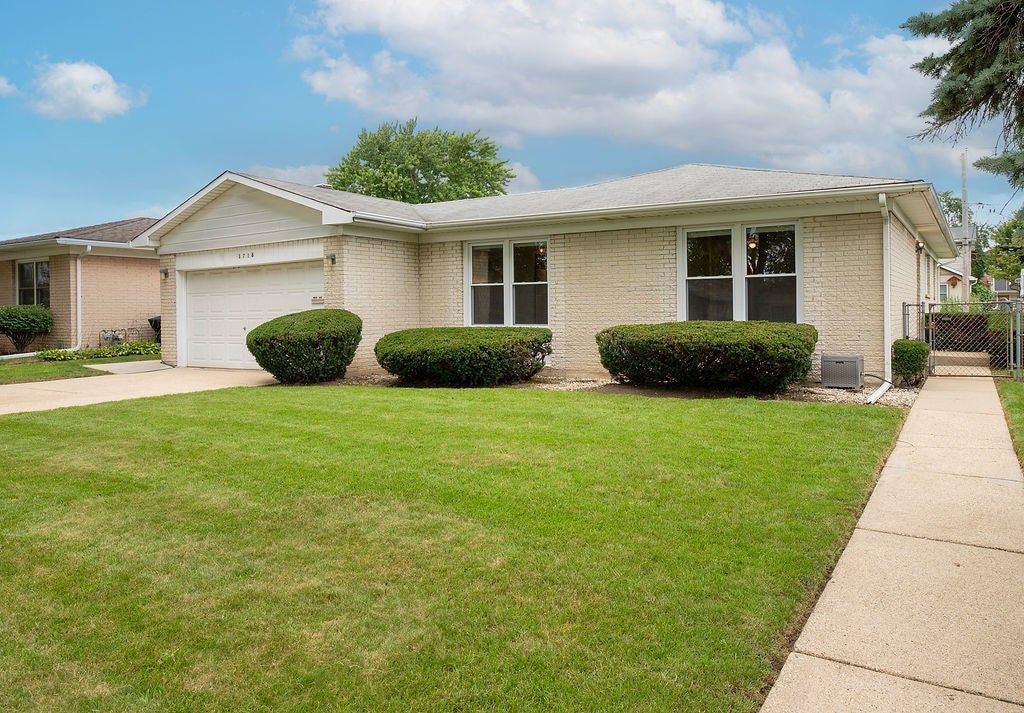 Home in Mount Prospect, IL 60056 — photo 2
