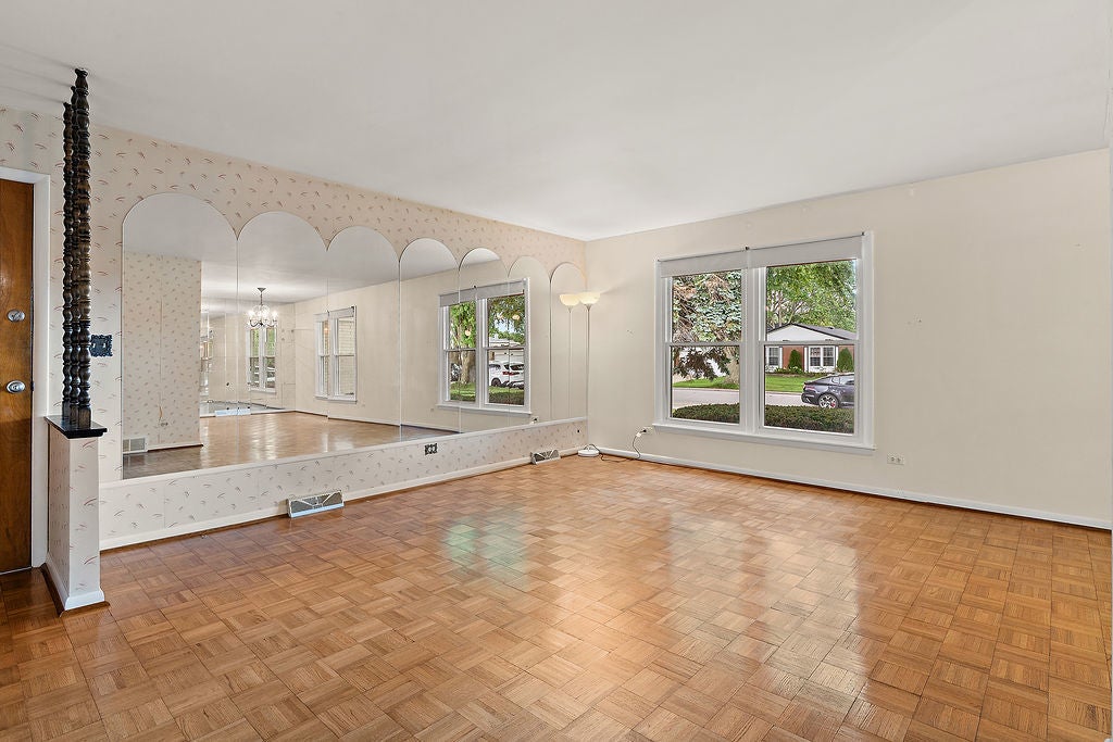 Home in Mount Prospect, IL 60056 — photo 3
