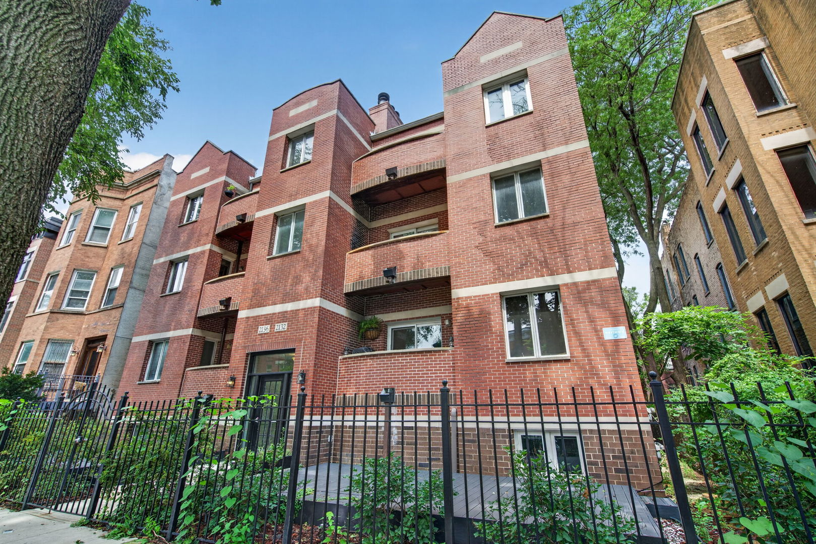 2136 W Evergreen Avenue 1B — photo