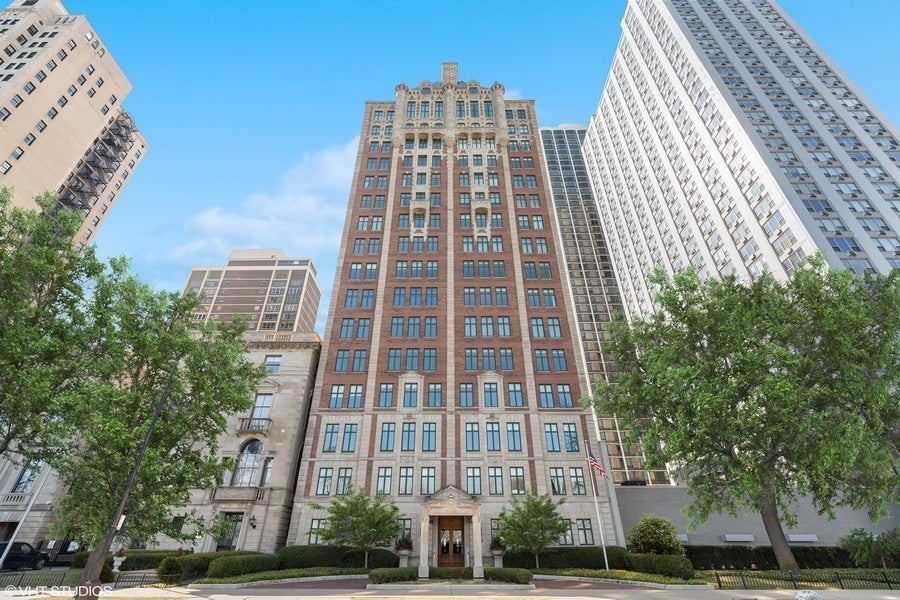 1540 N Lake Shore Drive 8N — photo