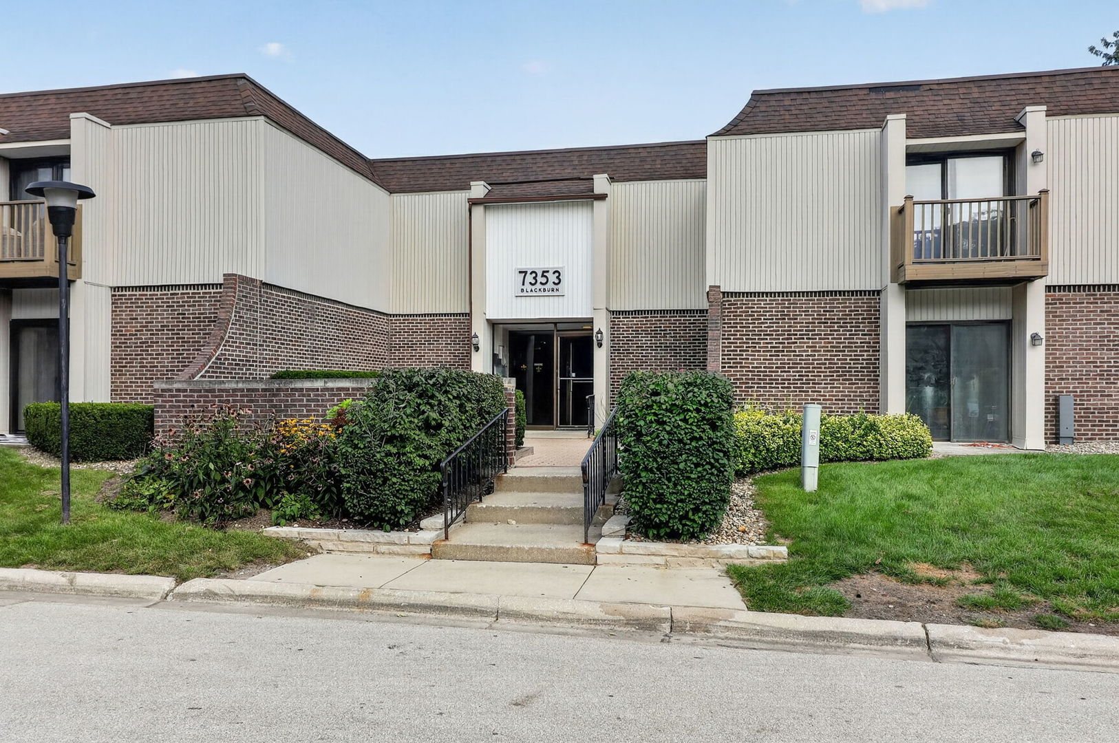 7353 Blackburn Avenue K106 — photo