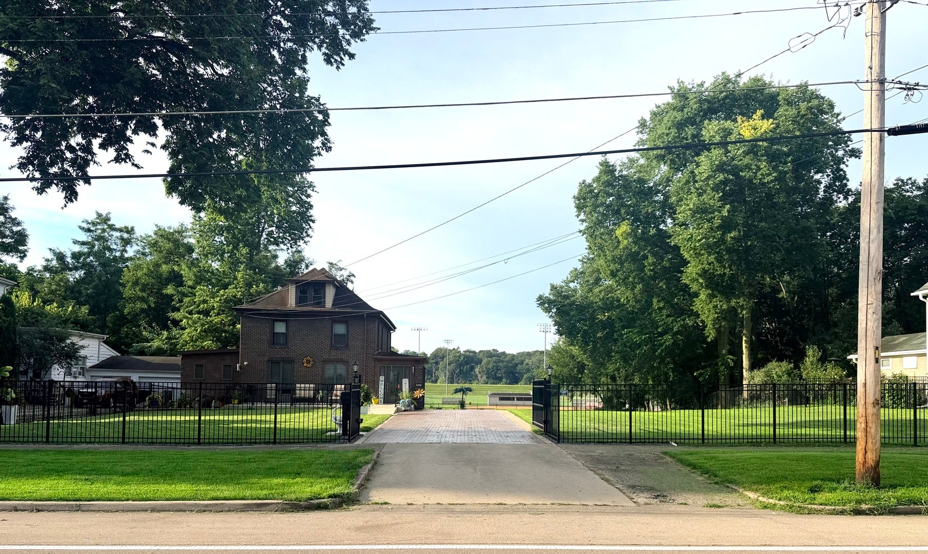 527 E Main Street — photo