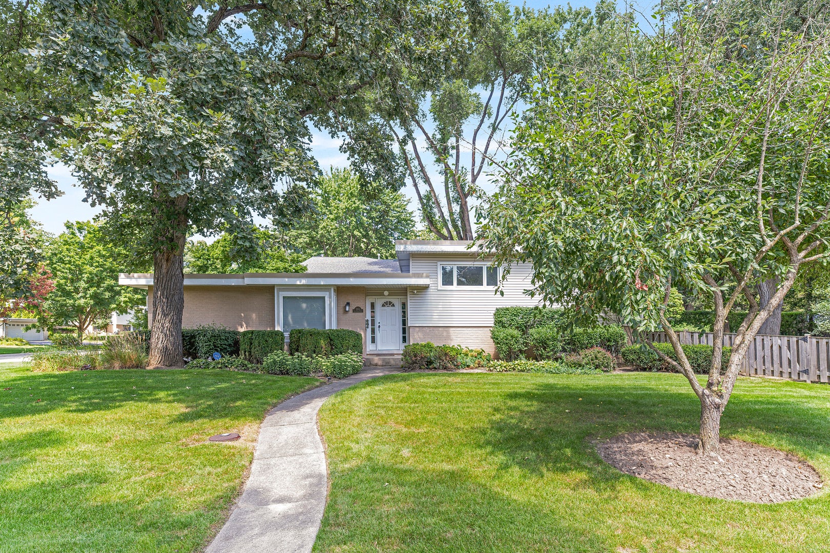 2843 Twin Oaks Drive — photo