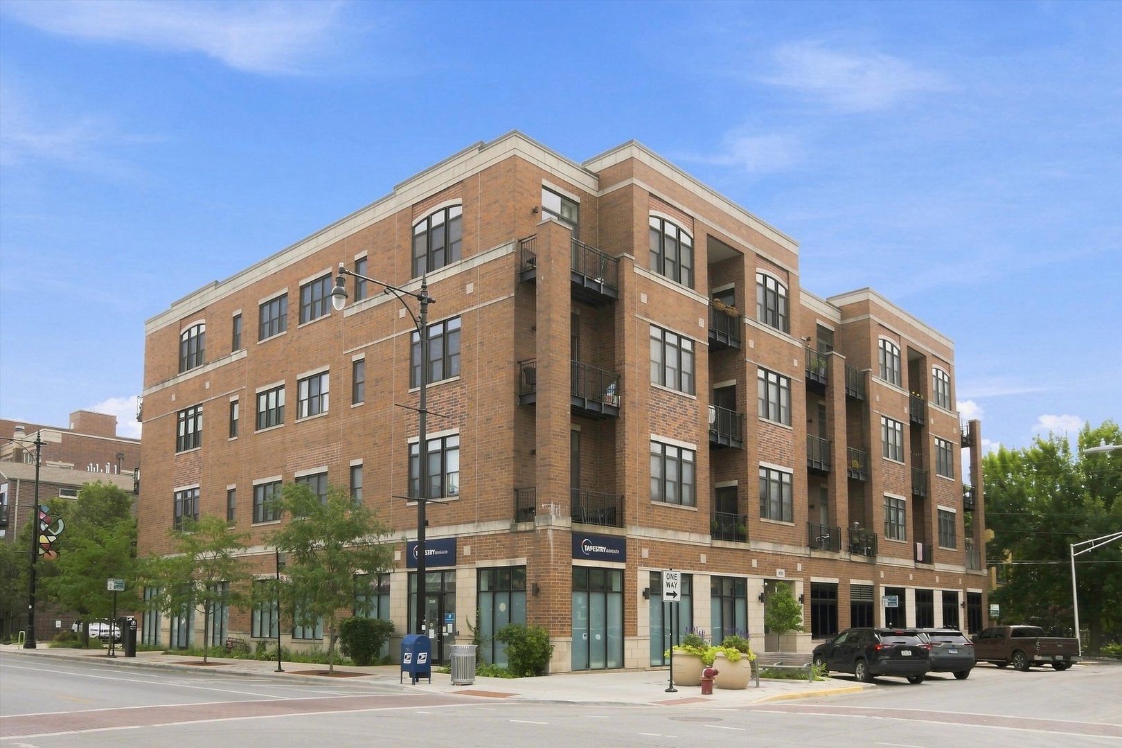 4755 N Washtenaw Avenue 309 — photo
