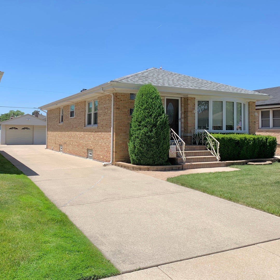 Home in Norridge, IL 60706 — photo 2