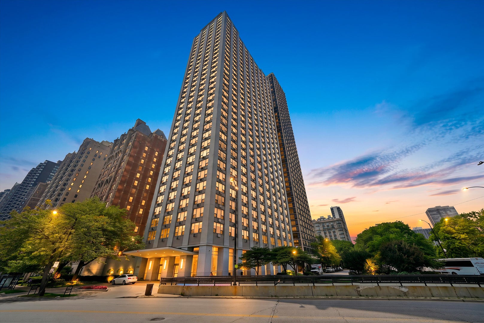 1550 N Lake Shore Drive 23E — photo
