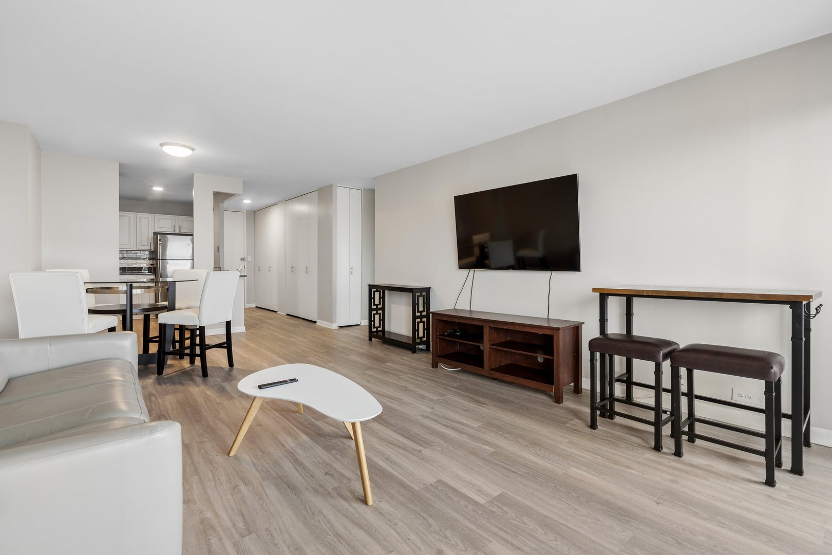 Home in Chicago, IL 60614 — photo 3