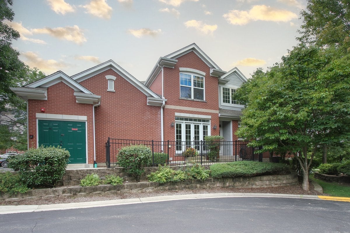 44 Lakebreeze Court — photo