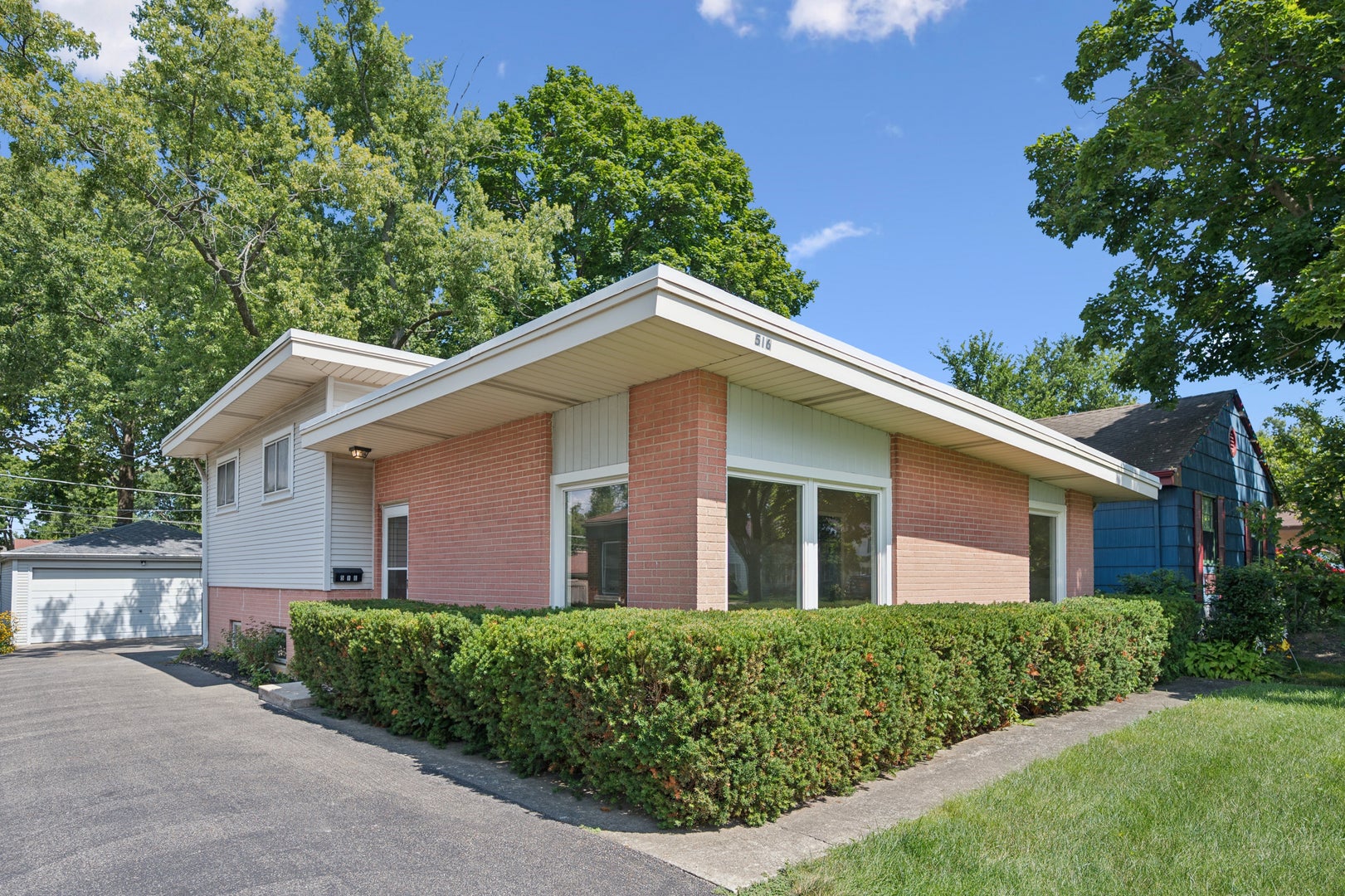 516 Hermitage Drive — photo